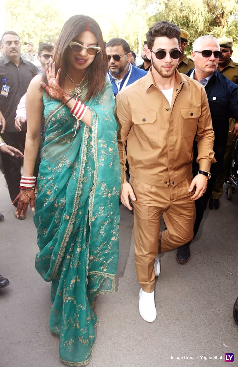 Priyanka Chopra Looks Beautiful in First Pics as Newly-Married Woman With  Husband Nick Jonas By Her Side