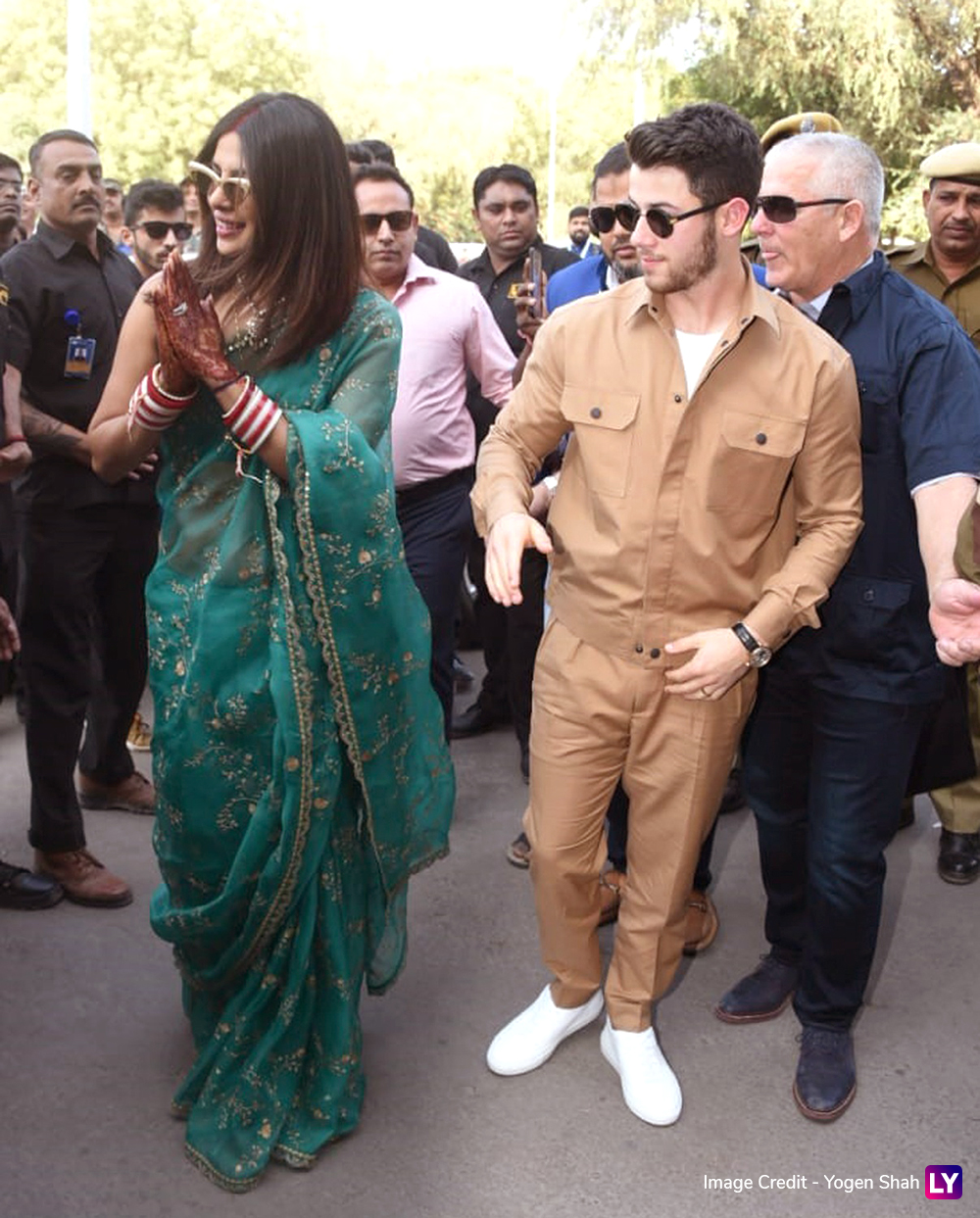 Priyanka Chopra Looks Beautiful in First Pics as Newly-Married Woman With  Husband Nick Jonas By Her Side