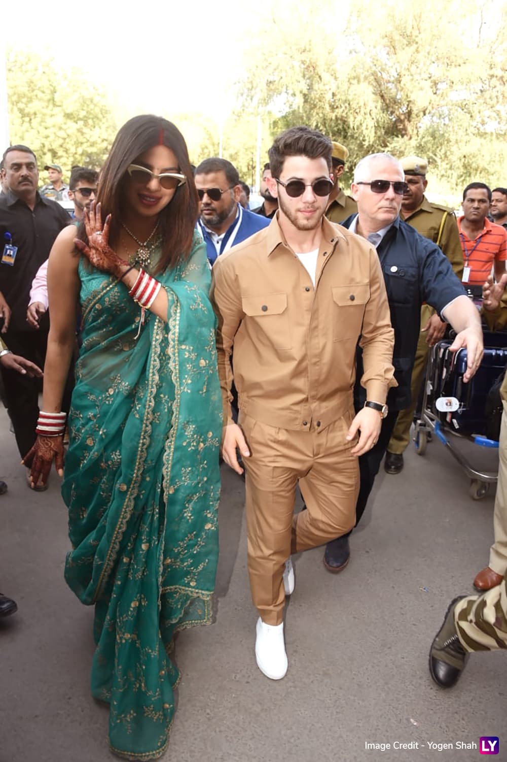 Priyanka Chopra Looks Beautiful in First Pics as Newly-Married Woman ...