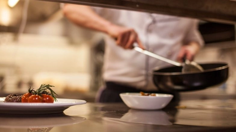 74% Mumbai Restaurants Are Unhygienic! Fancy Eateries Are Violating Basic FDA Rules