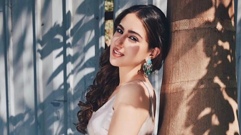 Sara Ali Khan Looks Hot as She Hits Her Gym, Actress Commutes in an Auto Rickshaw- View Pics Inside