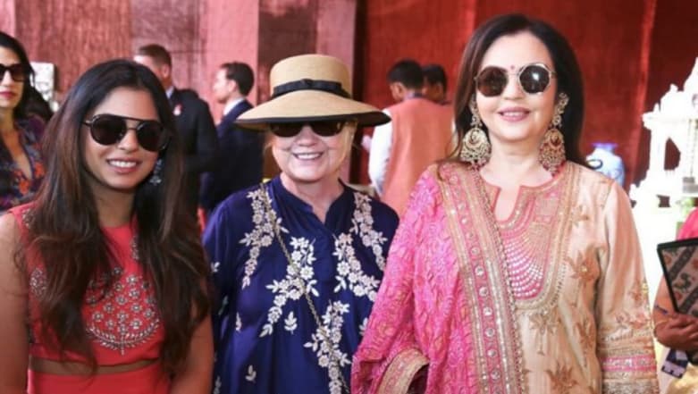 Isha Ambani-Anand Piramal Pre-Wedding Functions: Nita Ambani, Hillary Clinton and the Bride-to-Be Visit Swadesh Bazaar in Udaipur Isha Ambani-Anand Piramal Pre-Wedding Functions: Nita Ambani, Hillary Clinton and the Bride-to-Be Visit Swadesh Bazaar in Udaipur