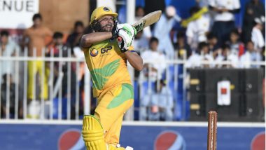 Shahid Afridi Hits Wahab Riaz for Four Consecutive Sixes Enroute to 59 off 17 Balls in the T10 Cricket League 2018, Watch Video
