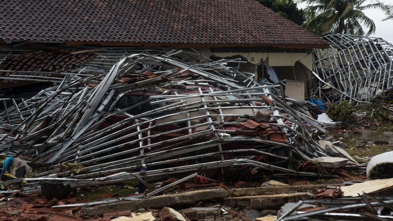 Indonesia Tsunami: Large Wave Crashes Into Pop Concert by Local Band Seventeen, Watch Video!