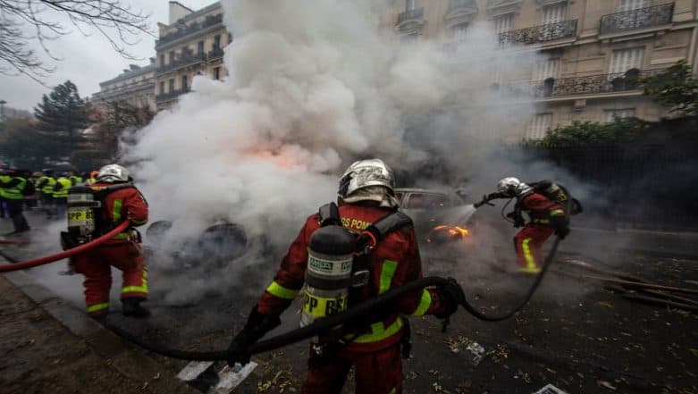 France Yellow Vest Protests: Government Mulls State of Emergency Over Agitations Against Fuel Price Hike and Economic Policies France Yellow Vest Protests: Government Mulls State of Emergency Over Agitations Against Fuel Price Hike and Economic Policies