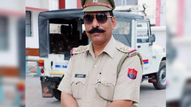 Bulandshahr Mob Violence: Did Inspector Subodh Kumar Singh Fire at Sumit Before Being Lynched? Video Capturing His Final Moments Out Bulandshahr Mob Violence: Did Inspector Subodh Kumar Singh Fire at Sumit Before Being Lynched? Video Capturing His Final Moments Out