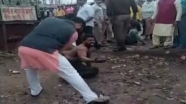 AAP Leader Saurabh Jha Thrashes Man in Delhi as Police Looks On, Incident Caught on Camera