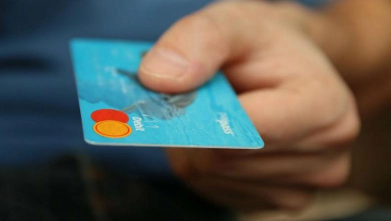 Debit Card Holders Can Withdraw Cash from Any Bank's ATM Free for Three Months