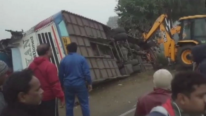 Bus Carrying Migrants from Kerala to West Bengal Overturns in Odisha, 7 Injured 