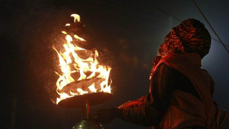 Kumbh Mela 2019: Devotees Light 33,000 Lamps Daily for Construction of Grand Ram Mandir in Ayodhya Kumbh Mela 2019: Devotees Light 33,000 Lamps Daily for Construction of Grand Ram Mandir in Ayodhya