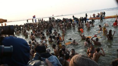 Kumbh Mela 2019 Opens: Devotees Take Holy Dip in Ganga and Yamuna on Occasion of Makar Sankranti