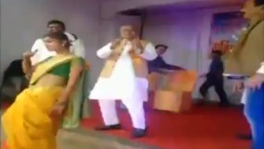 NCP MP Madhukar Kukde Dances to 'Aankh Marey' With Students at a School Function in Bhandara (Watch Video)