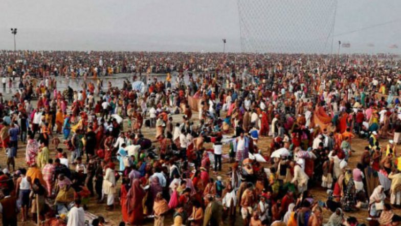 Makar Sankranti 2019: Hundreds of Devotees Take Dip in Himachal's Satluj and Parvati Rivers