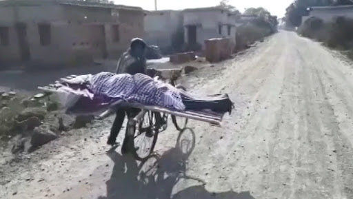 Odisha Shocker: Young Boy Carries Mother’s Corpse on Bicycle for 5 Kms, Denied Cremation Ground For Being Dalit