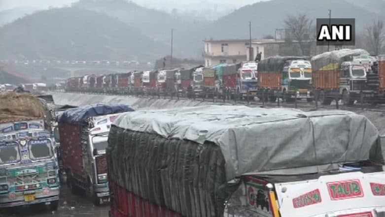 Jammu and Kashmir Traffic Update: Massive Jam on Srinagar-Leh Highway Near Zojila Pass Jammu and Kashmir Traffic Update: Massive Jam on Srinagar-Leh Highway Near Zojila Pass