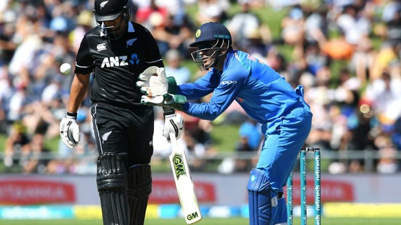 MS Dhoni Stumps Ross Taylor During IND vs NZ 2nd ODI 2019 Match: Watch Video as Twitterati Hail the Classic Lightning-Quick Stumping! MS Dhoni Stumps Ross Taylor During IND vs NZ 2nd ODI 2019 Match: Watch Video as Twitterati Hail the Classic Lightning-Quick Stumping!