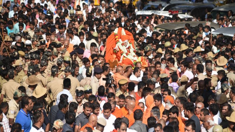 Shivakumara Swamiji Laid to Rest With Full State Honours in Karnataka's Tumakaru; Thousands Attend Funeral of Siddaganga Mutt Seer