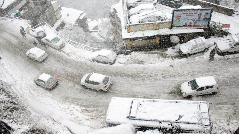 Jammu & Kashmir: All Flights from Srinagar Cancelled Following Heavy Snowfall Jammu & Kashmir: All Flights from Srinagar Cancelled Following Heavy Snowfall