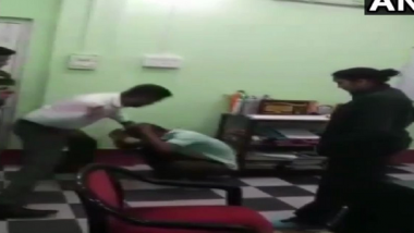 West Bengal: District Magistrate of Alipurduar Thrashes Man Inside Police Station for Sending Lewd Messages to His Wife