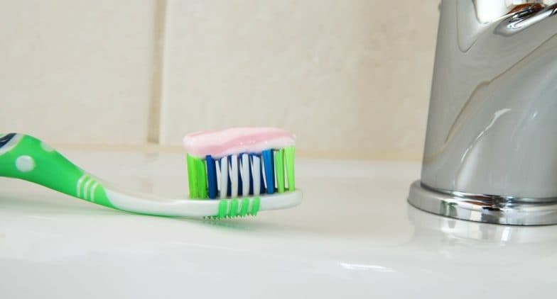 Shocking! Arunachal pradesh man swallows toothbrush while brushing teeth, doctors remove it from his stomach after operation | đ latestly