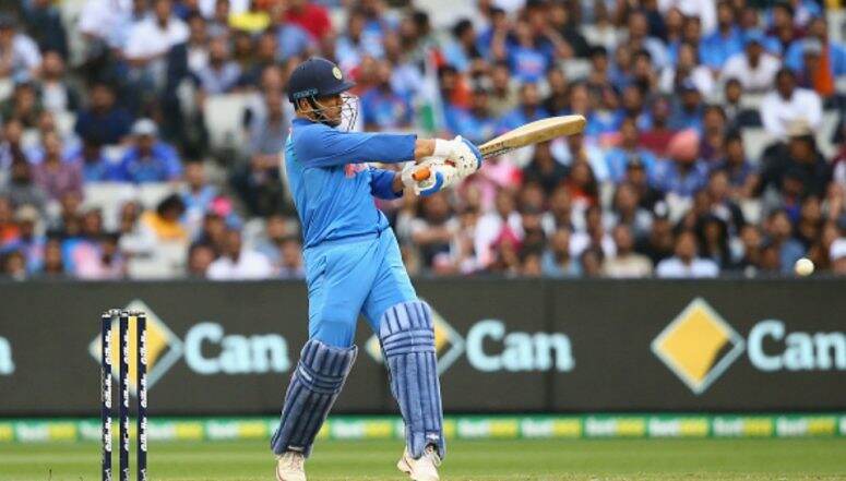 MS Dhoni Gets Huge Round of Applause from Fans at MCG, Was it MSD's ...