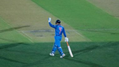 MS Dhoni Waves Out to Fans Cheering For Him After His Half-Century During India vs Australia, 2nd ODI 2019 (Watch Video)