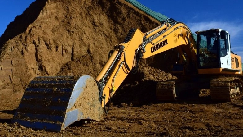 Illegal Sand Mining Case in UP: CBI to Investigate Ex-CM Akhilesh Yadav's Role in The Scam; IAS B Chandrakala, BSP MLA, SP MLC Among 11 Accused