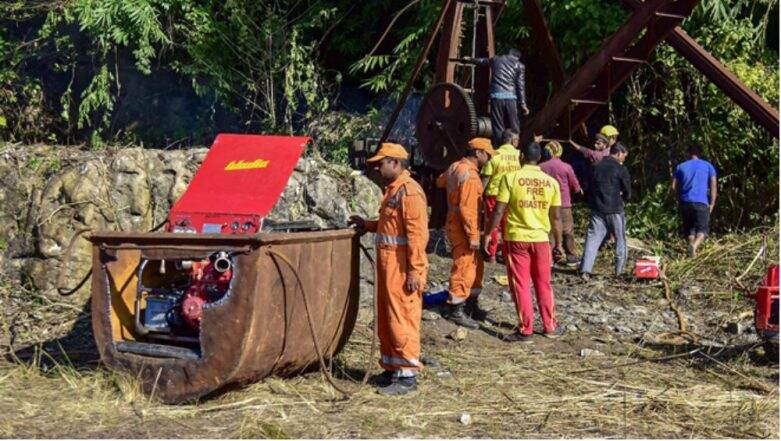 Meghalaya Rat-Hole Mine Tragedy: Fresh Attempt to Pull Out Body of One of the Miners Today Meghalaya Rat-Hole Mine Tragedy: Fresh Attempt to Pull Out Body of One of the Miners Today