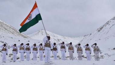 Republic Day 2019 Celebrations: ITBP Jawans Hoist National Flag at 18,000ft in Minus 30 Degrees in Ladakh (Watch Video)