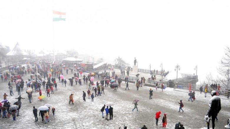 Shimla and Manali Receive Fresh Snowfall Yet Again; Tourists Celebrate Shimla and Manali Receive Fresh Snowfall Yet Again; Tourists Celebrate