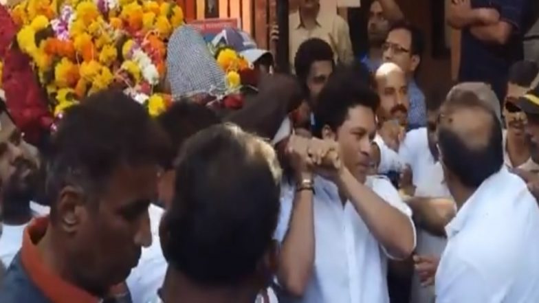Sachin Tendulkar Attends Ramakant Achrekar Sir’s Funeral; Budding School Cricketers Pay Tribute to Late Coach (See Pics and Videos)