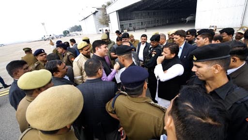 Akhilesh Yadav Lashes Out at Yogi Adityanath After Being Stopped at Lucknow Airport, Says UP CM is 'Scared' Akhilesh Yadav Lashes Out at Yogi Adityanath After Being Stopped at Lucknow Airport, Says UP CM is 'Scared'