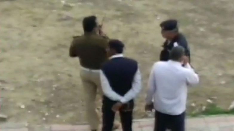 Delhi: Firing Near Akshardham Temple After Robbery, One Suspect Arrested by Police