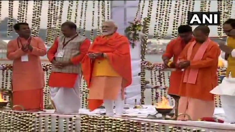 Kumbh Mela 2019: Narendra Modi Takes Holy Dip, Offers Prayers at Sangam Kumbh Mela 2019: Narendra Modi Takes Holy Dip, Offers Prayers at Sangam