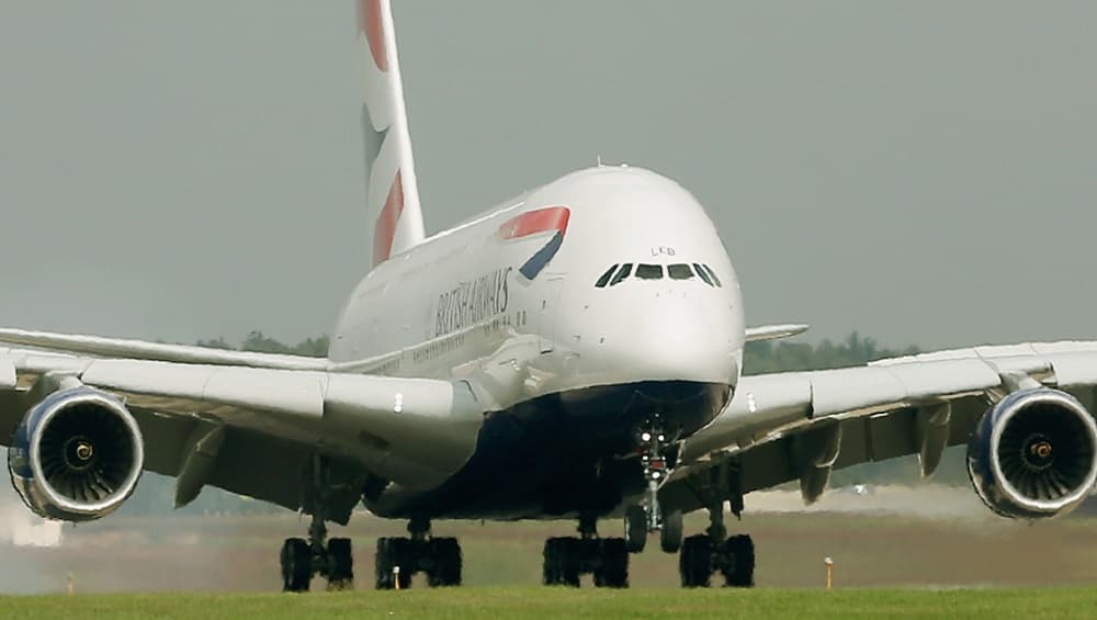 Etihad Airbus A380 Lands Sideways Due to Heavy Winds of Storm Dennis, Video Goes Viral Etihad Airbus A380 Lands Sideways Due to Heavy Winds of Storm Dennis, Video Goes Viral