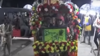 Bihar Groom Arrives at His Wedding on an E-Rickshaw Surprising Guests, Gives Saplings as a Return Gift; Watch Video