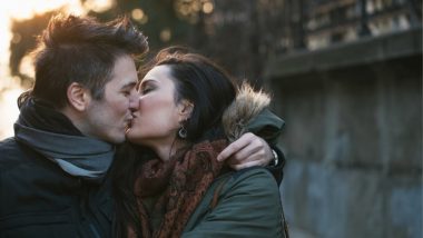 Hot Sex Tips: How to Use Your Hands While Kissing Your Partner to Make The Intimate Moment 10 Times More Intense