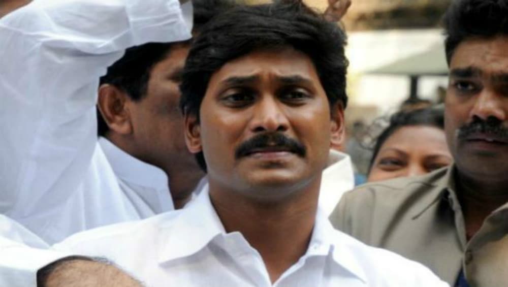 Jaganmohan Reddy Defends Decision to Make English Medium Must in Govt Schools, Takes Swipe at Venkaiah Naidu, Chandrababu Naidu and Pawan Kalyan Jaganmohan Reddy Defends Decision to Make English Medium Must in Govt Schools, Takes Swipe at Venkaiah Naidu, Chandrababu Naidu and Pawan Kalyan