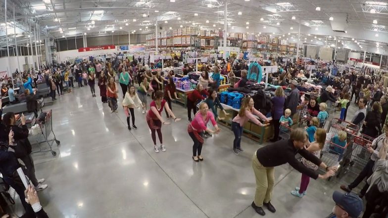 'London Thumakda' Flash Mob in California Shopping Store Goes Viral, Watch Video of High Energy Dance Performance