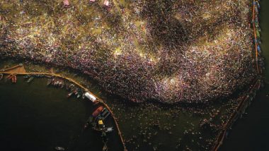 Maghi Purnima 2019 Shahi Snan at Kumbh Mela: These Stunning Pictures From Prayagraj Show Thousands of Devotees Being Part of Holy Bath