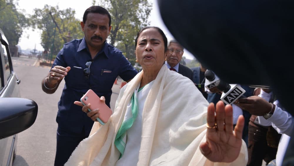 Mamata Banerjee Asks Non-BJP States to Scrutinise NPR, Raises Pitch Against CAA Mamata Banerjee Asks Non-BJP States to Scrutinise NPR, Raises Pitch Against CAA
