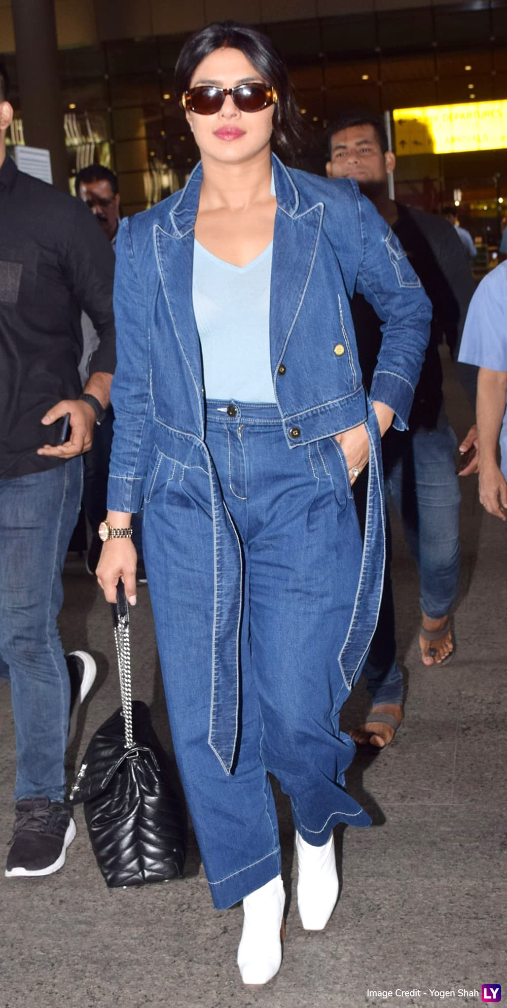 Priyanka Chopra's Chic Denim Airport Look Is Something You Would Want ...