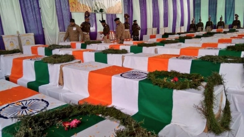 Pulwama Terror Attack: Bollywood Celebs to Observe 'Black Day' on 17 February as a Tribute to CRPF Martyrs