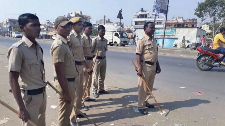 Gujarat Sets Up Check Posts at Borders of Maharashtra and Madhya Pradesh To Screen People Entering the State for COVID-19 Symptoms