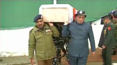 Pulwama Terror Attack: Rajnath Singh Becomes a Pallbearer for One of the Martyred Jawans in Budgam (Watch Video)