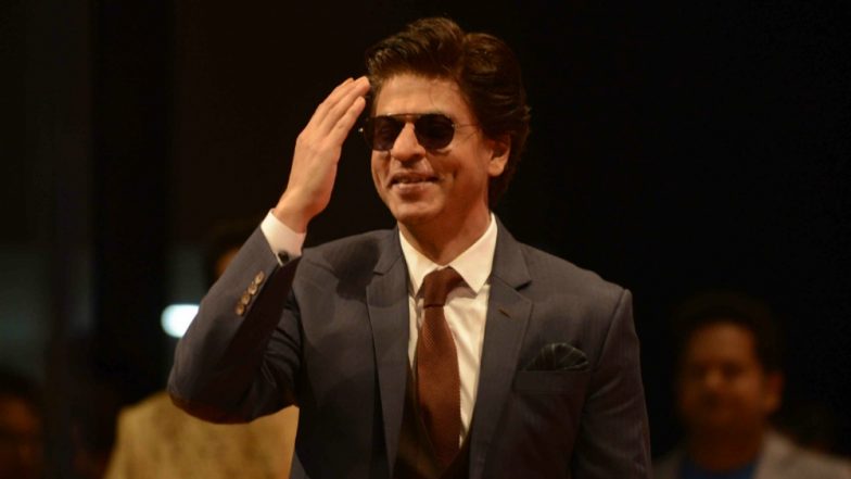 Shah Rukh Khan Grooves to Chaiyya Chaiyya and Mitwa at an Event in Dubai (See Videos)