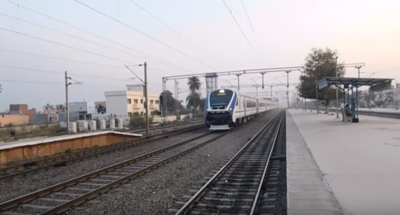Is it A Bird or a Plane? Train 18 Doctored Video Posted by Piyush Goyal on Twitter; Netizens School Him With Original Vande Bharat Express Videos Is it A Bird or a Plane? Train 18 Doctored Video Posted by Piyush Goyal on Twitter; Netizens School Him With Original Vande Bharat Express Videos