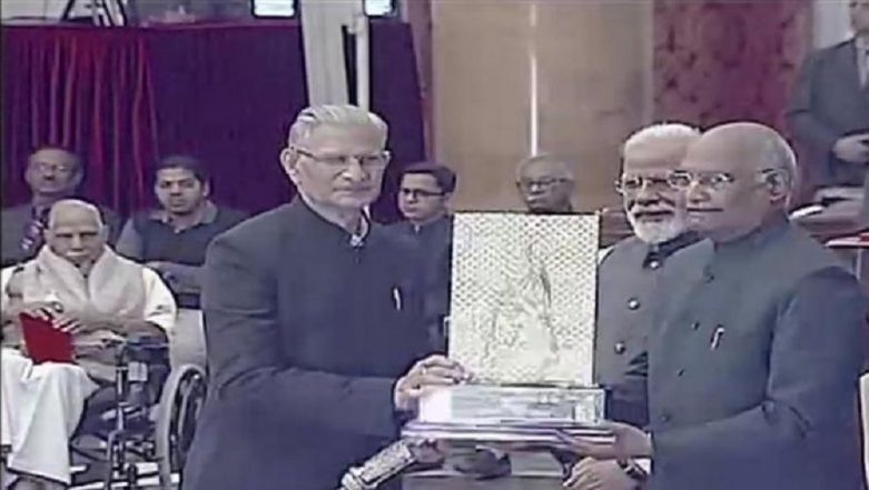 President Ram Nath Kovind, Narendra Modi Present Gandhi Peace Prize ...