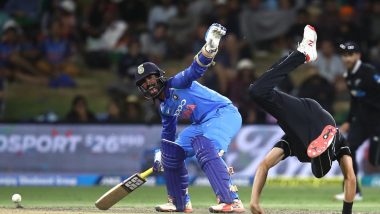 Dinesh Karthik REFUSES Single to Krunal Pandya During IND vs NZ, 3rd T20I; Netizens Troll Karthik (Watch Video)