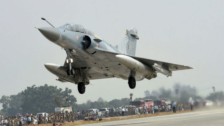IAF Fighter Jets Force Cargo Plane Coming From Pakistan to Land at Jaipur Airport, Watch Video